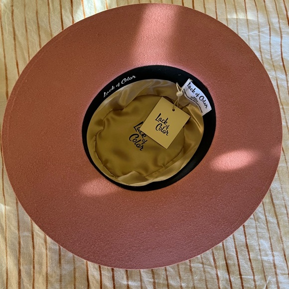 Lack of color hat - Picture 3 of 4